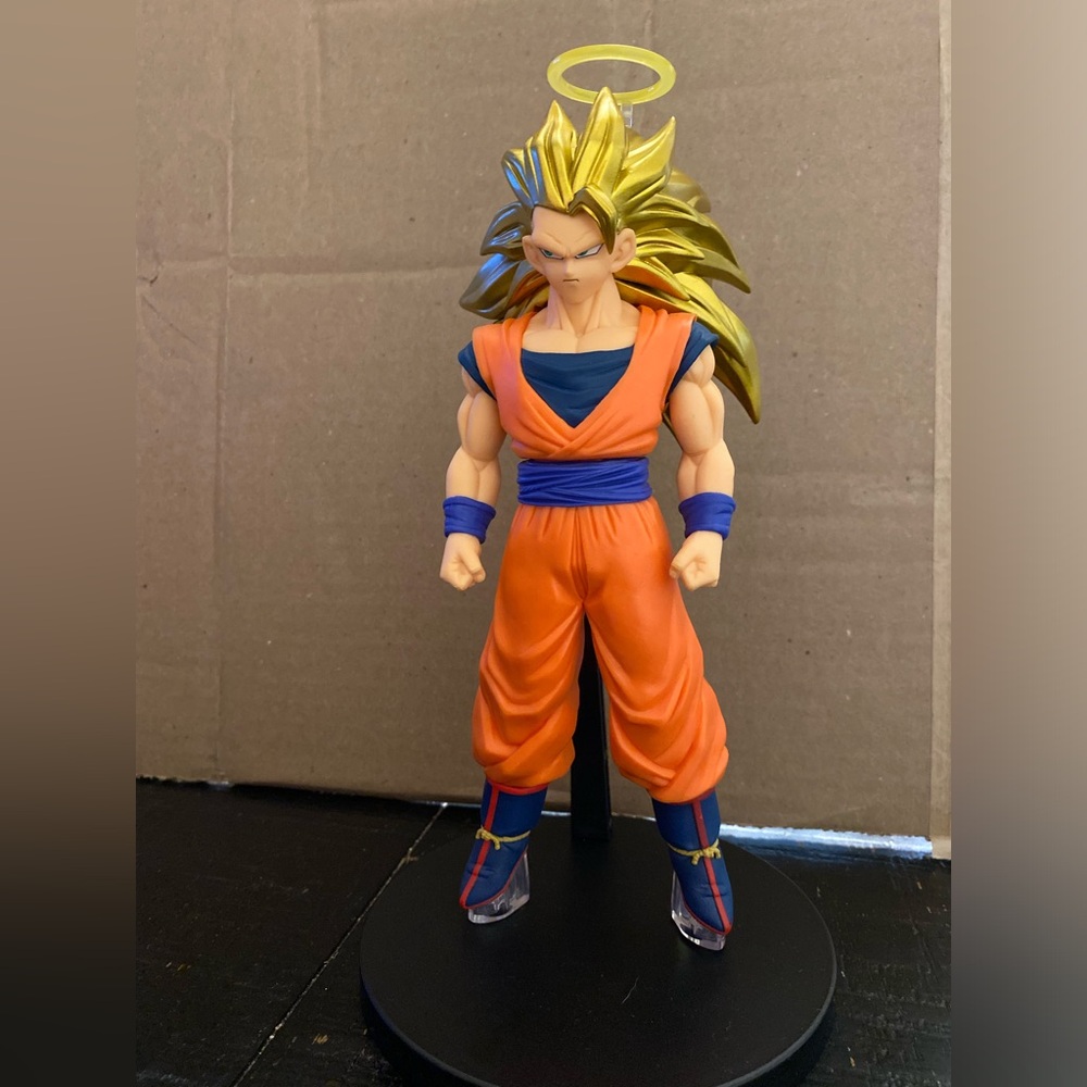 ❗️SOLD❗️Dragon Ball Z Super Saiyan 3 Goku Collectible